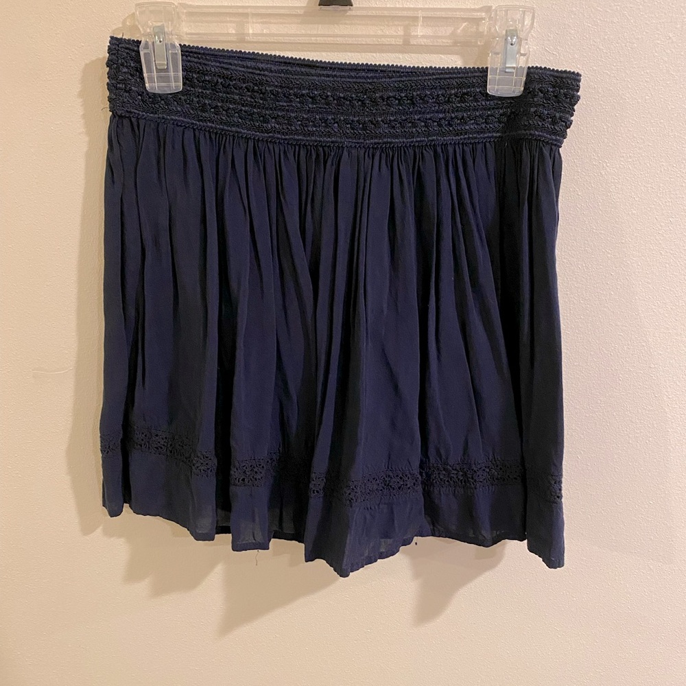 Navy skirt. Size large.